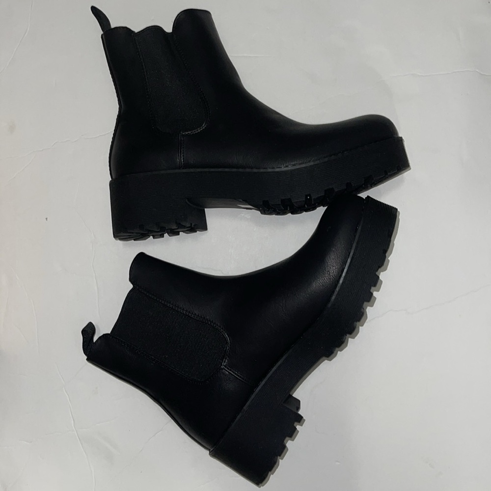 Dirty Laundry Maps Bootie, size 8.5